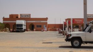 village en plein désert avec gare routière..